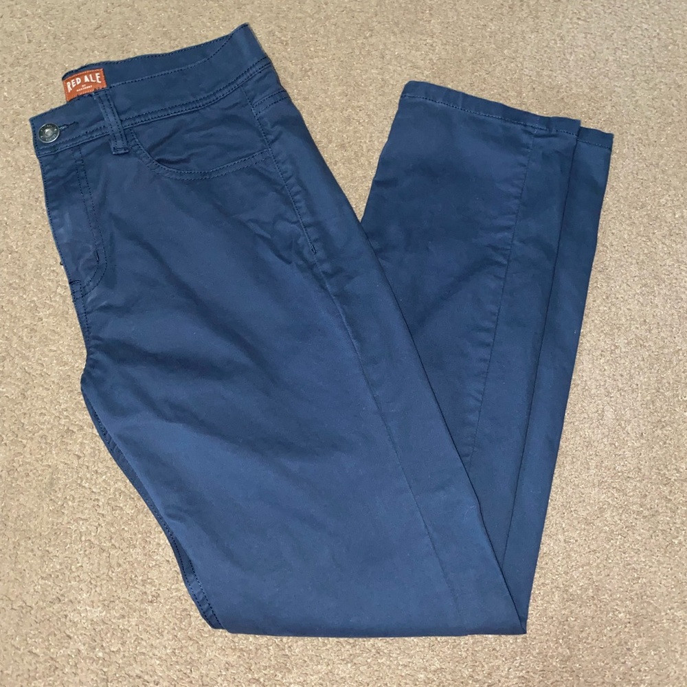 NWOT Men’s Red Ale by Alesbury Slim Relaxed Fit Pants